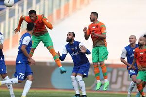 استقلال هافبک طراح می‌خواهد