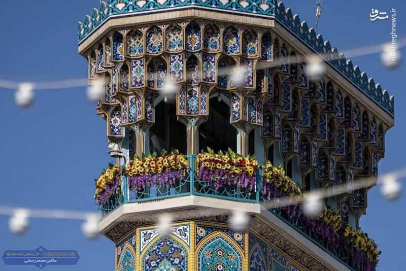 گل‌آرایی حرم رضوی در آستانه ۱۷ ربیع‌الاول