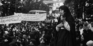 زن بارداری که شهدای انقلاب را به خاک سپرد! +عکس