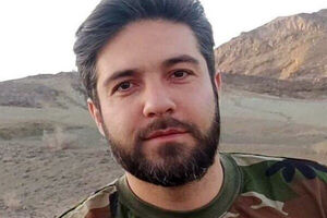 واکنش کاربران به وداع دختر شهید بهروز واحدی با پدرش