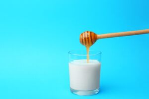 عوارض ترکیب کردن شیر با عسل