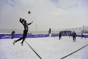 عکس/ مسابقات والیبال برفی در همدان