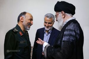 عکس/ دو شهید در محضر رهبر انقلاب