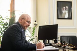 قالیباف انتخاب کارن همایونفر به‌عنوان چهرۀ سال هنر انقلاب را تبریک گفت