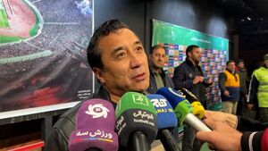 خداداد عزیزی