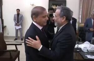 دیدار عراقچی با نخست‌ وزیر پاکستان