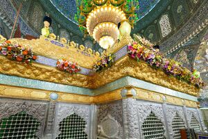 عکس/ گل‌آرایی ضریح سامرا در آستانه ولادت امام رضا(ع)