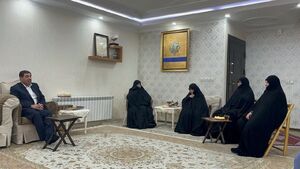 عکس/ حضور مخبر در منزل شهید رئیسی
