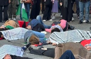 بازسازی جنایات صهیونیست‌ها در پاریس در تجمع حمایت از غزه