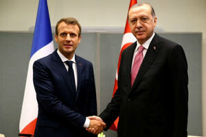 فیلم/ رفتار عجیب اردوغان با مکرون