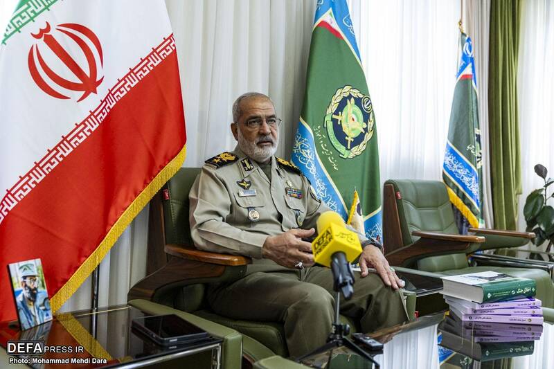 امیر سرتیپ شیخ: جنگ روسیه و اوکراین یک کارگاه آموزشی بزرگ است/فناوری‌های رباتیک همچون پهپادها و «شهپادها» را به روز کرده‌ایم/حجم دانشجوی خارجی دافوس دو برابر شده است