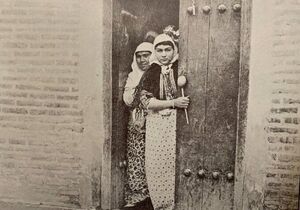 سوگلی ناصرالدین‌شاه را با لباس چینی ببینید
