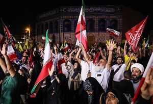 شادی مردم تهران پس از عملیات وعده صادق ۳